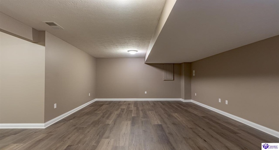 Alta Vista Court, Elizabethtown, Kentucky 42701, ,3 BathroomsBathrooms,For Sale,Alta Vista Court,HK24004560