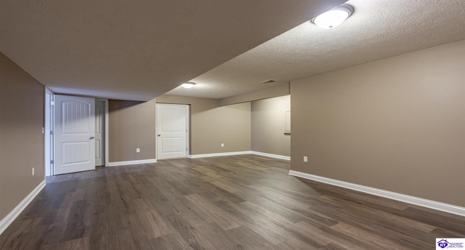 Alta Vista Court, Elizabethtown, Kentucky 42701, ,3 BathroomsBathrooms,For Sale,Alta Vista Court,HK24004560