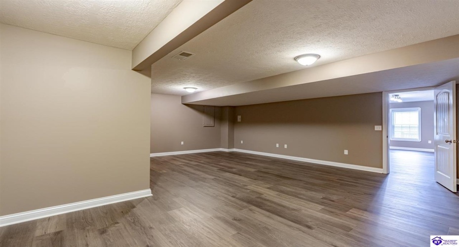 Alta Vista Court, Elizabethtown, Kentucky 42701, ,3 BathroomsBathrooms,For Sale,Alta Vista Court,HK24004560