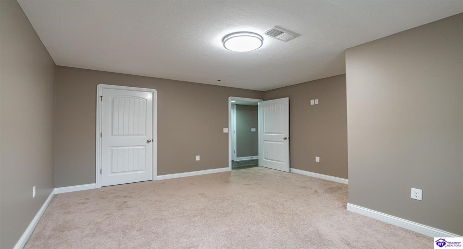 Alta Vista Court, Elizabethtown, Kentucky 42701, ,3 BathroomsBathrooms,For Sale,Alta Vista Court,HK24004560