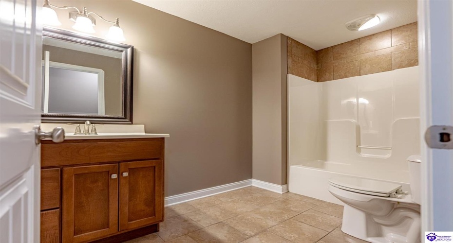 Alta Vista Court, Elizabethtown, Kentucky 42701, ,3 BathroomsBathrooms,For Sale,Alta Vista Court,HK24004560