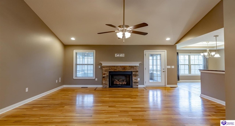 Alta Vista Court, Elizabethtown, Kentucky 42701, ,3 BathroomsBathrooms,For Sale,Alta Vista Court,HK24004560