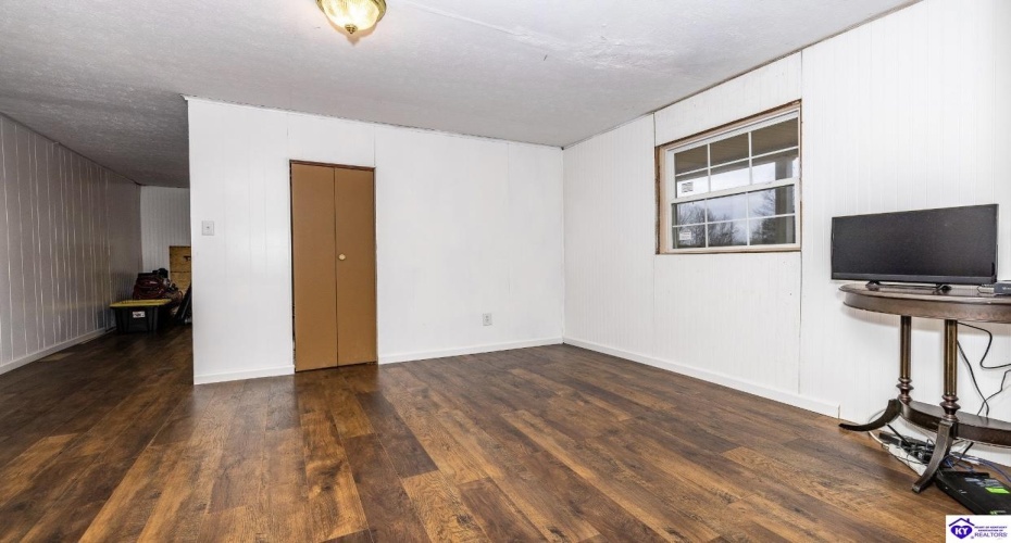 Lone Oak Road, Clarkson, Kentucky 42726, ,2 BathroomsBathrooms,For Sale,Lone Oak Road,HK24004561