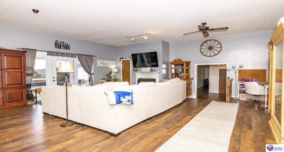 Lone Oak Road, Clarkson, Kentucky 42726, ,2 BathroomsBathrooms,For Sale,Lone Oak Road,HK24004561