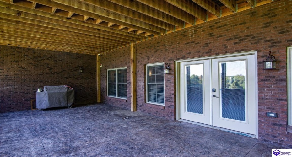 Stonemill Court, Elizabethtown, Kentucky 42701, ,3 BathroomsBathrooms,For Sale,Stonemill Court,HK24004562