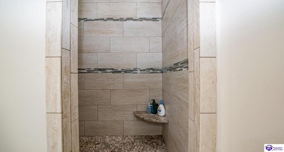 Stonemill Court, Elizabethtown, Kentucky 42701, ,3 BathroomsBathrooms,For Sale,Stonemill Court,HK24004562