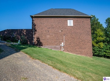 Stonemill Court, Elizabethtown, Kentucky 42701, ,3 BathroomsBathrooms,For Sale,Stonemill Court,HK24004562