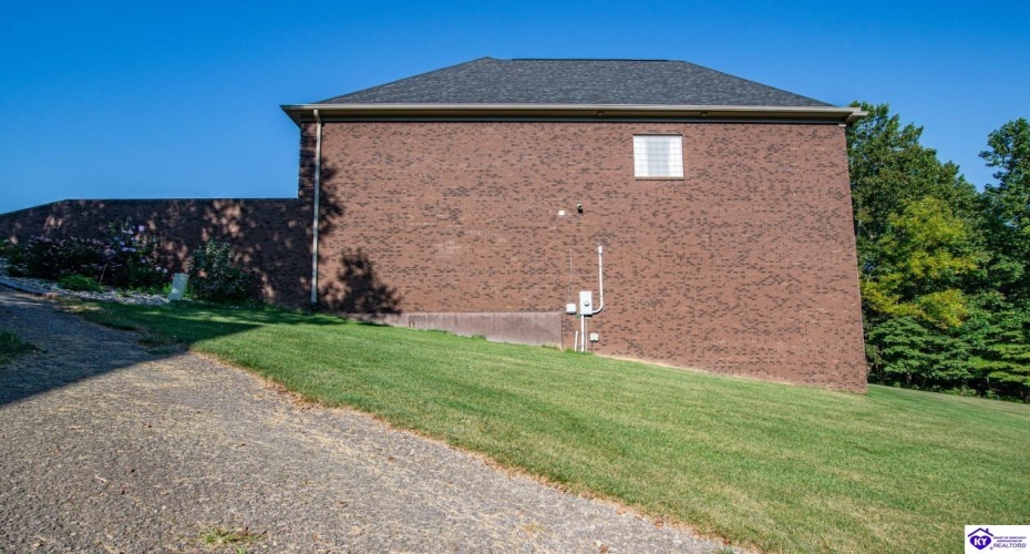 Stonemill Court, Elizabethtown, Kentucky 42701, ,3 BathroomsBathrooms,For Sale,Stonemill Court,HK24004562