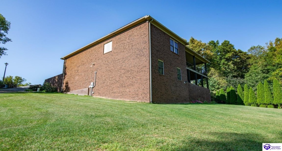 Stonemill Court, Elizabethtown, Kentucky 42701, ,3 BathroomsBathrooms,For Sale,Stonemill Court,HK24004562