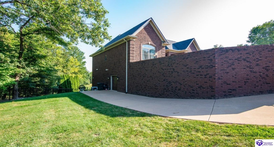 Stonemill Court, Elizabethtown, Kentucky 42701, ,3 BathroomsBathrooms,For Sale,Stonemill Court,HK24004562