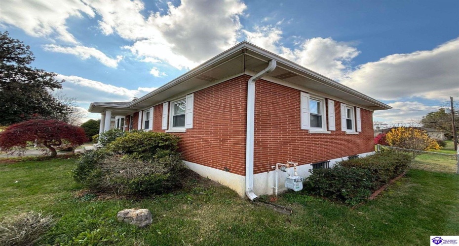 Jenny Lane, Louisville, Kentucky 40219, ,2 BathroomsBathrooms,For Sale,Jenny Lane,HK24004576