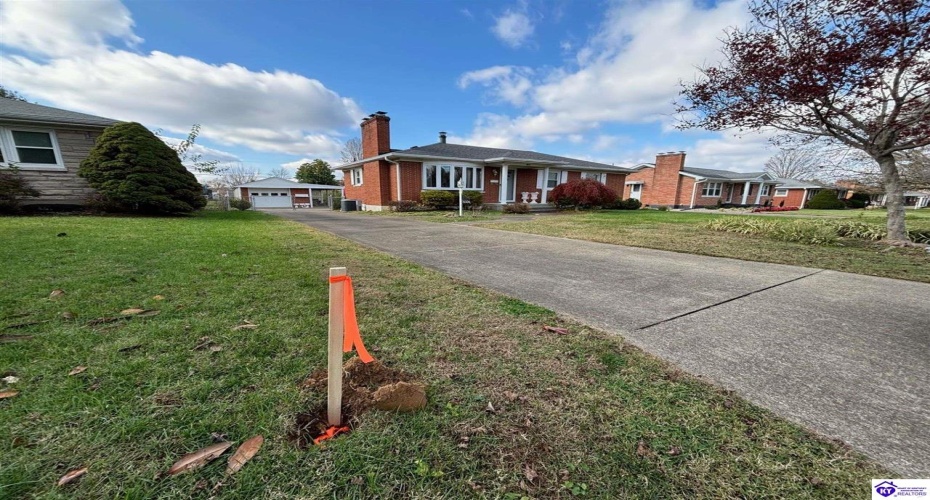 Jenny Lane, Louisville, Kentucky 40219, ,2 BathroomsBathrooms,For Sale,Jenny Lane,HK24004576