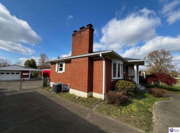 Jenny Lane, Louisville, Kentucky 40219, ,2 BathroomsBathrooms,For Sale,Jenny Lane,HK24004576