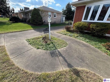 Jenny Lane, Louisville, Kentucky 40219, ,2 BathroomsBathrooms,For Sale,Jenny Lane,HK24004576