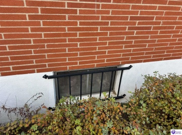 Jenny Lane, Louisville, Kentucky 40219, ,2 BathroomsBathrooms,For Sale,Jenny Lane,HK24004576