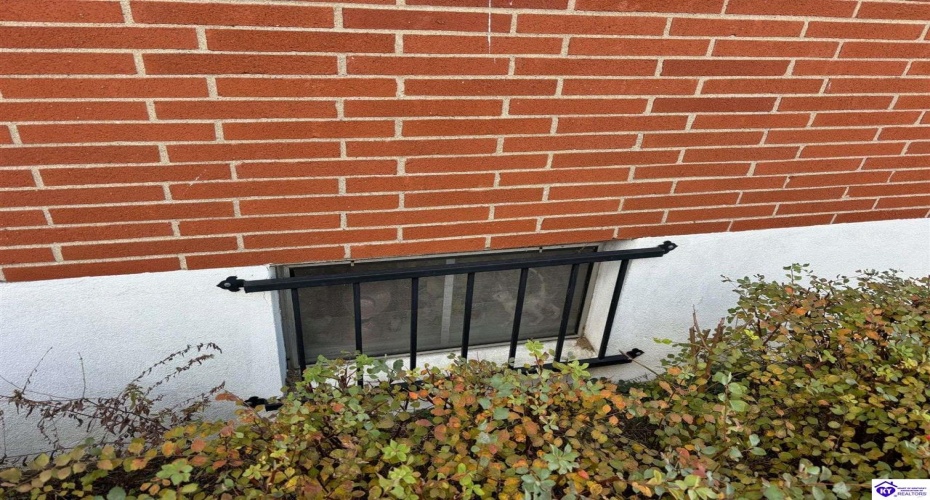 Jenny Lane, Louisville, Kentucky 40219, ,2 BathroomsBathrooms,For Sale,Jenny Lane,HK24004576