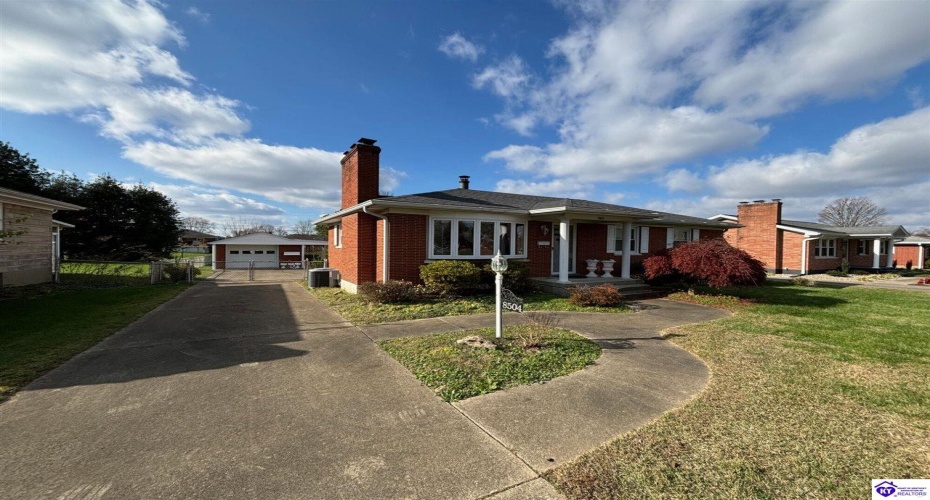 Jenny Lane, Louisville, Kentucky 40219, ,2 BathroomsBathrooms,For Sale,Jenny Lane,HK24004576