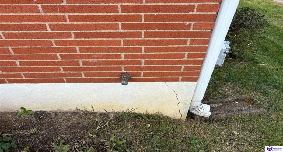 Jenny Lane, Louisville, Kentucky 40219, ,2 BathroomsBathrooms,For Sale,Jenny Lane,HK24004576