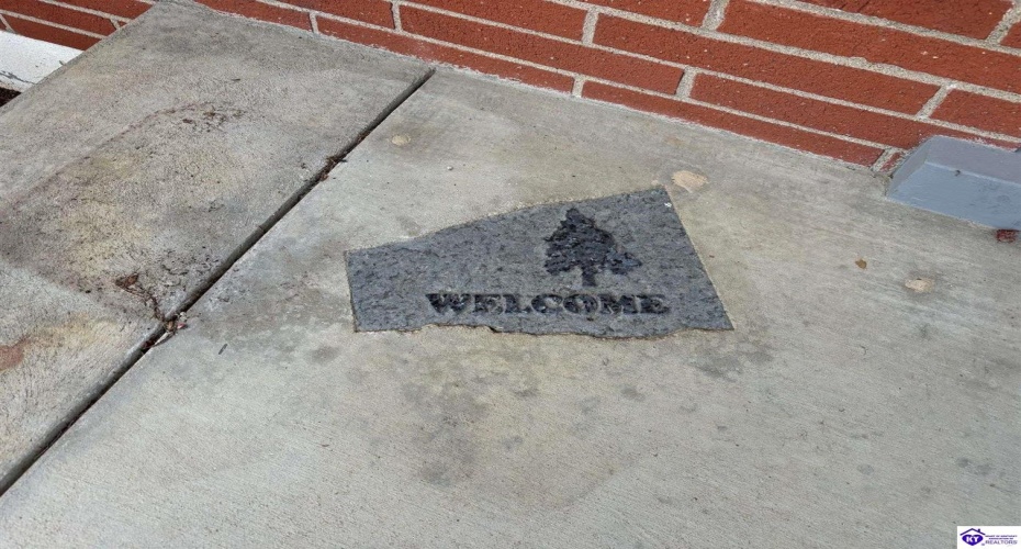 Jenny Lane, Louisville, Kentucky 40219, ,2 BathroomsBathrooms,For Sale,Jenny Lane,HK24004576