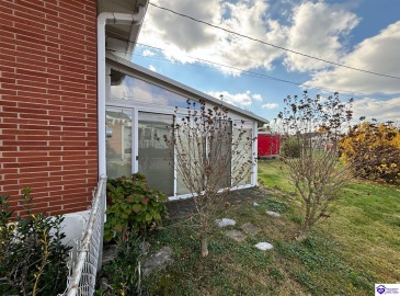 Jenny Lane, Louisville, Kentucky 40219, ,2 BathroomsBathrooms,For Sale,Jenny Lane,HK24004576