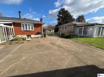 Jenny Lane, Louisville, Kentucky 40219, ,2 BathroomsBathrooms,For Sale,Jenny Lane,HK24004576