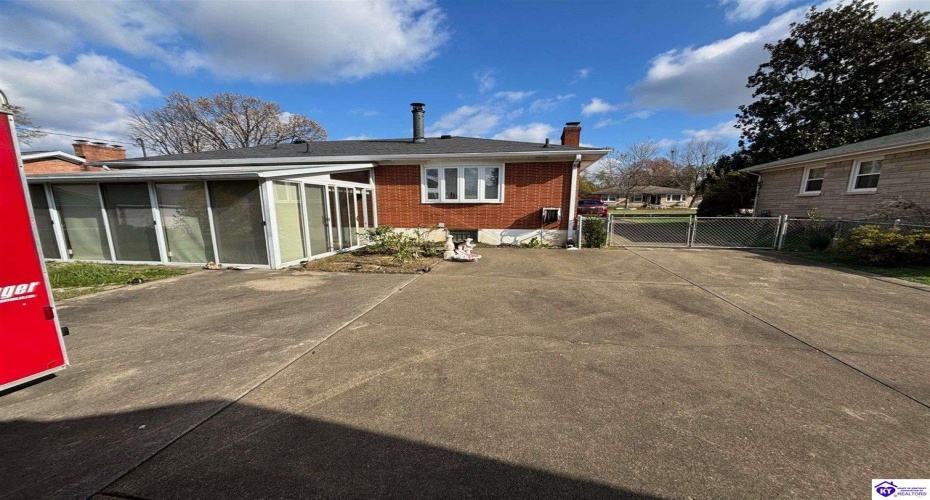 Jenny Lane, Louisville, Kentucky 40219, ,2 BathroomsBathrooms,For Sale,Jenny Lane,HK24004576