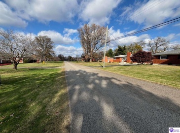 Jenny Lane, Louisville, Kentucky 40219, ,2 BathroomsBathrooms,For Sale,Jenny Lane,HK24004576