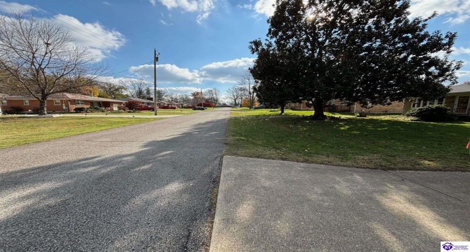 Jenny Lane, Louisville, Kentucky 40219, ,2 BathroomsBathrooms,For Sale,Jenny Lane,HK24004576