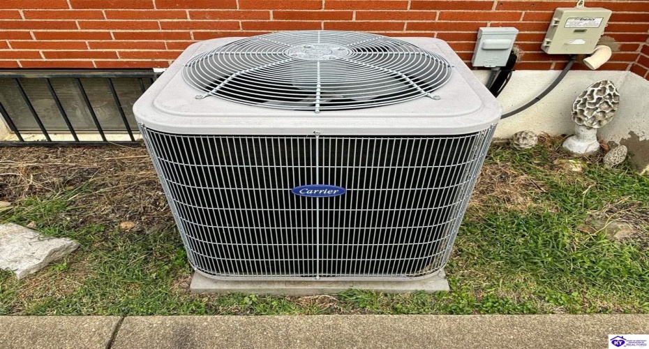 Jenny Lane, Louisville, Kentucky 40219, ,2 BathroomsBathrooms,For Sale,Jenny Lane,HK24004576