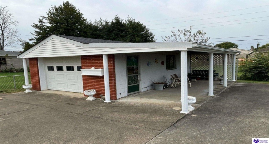 Jenny Lane, Louisville, Kentucky 40219, ,2 BathroomsBathrooms,For Sale,Jenny Lane,HK24004576