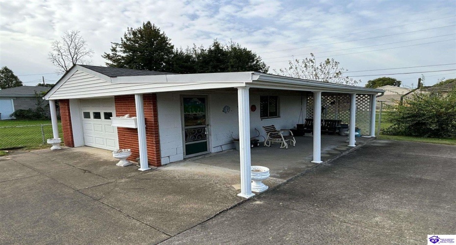 Jenny Lane, Louisville, Kentucky 40219, ,2 BathroomsBathrooms,For Sale,Jenny Lane,HK24004576