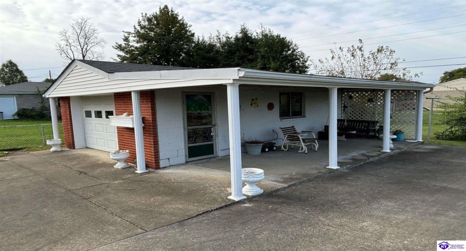 Jenny Lane, Louisville, Kentucky 40219, ,2 BathroomsBathrooms,For Sale,Jenny Lane,HK24004576