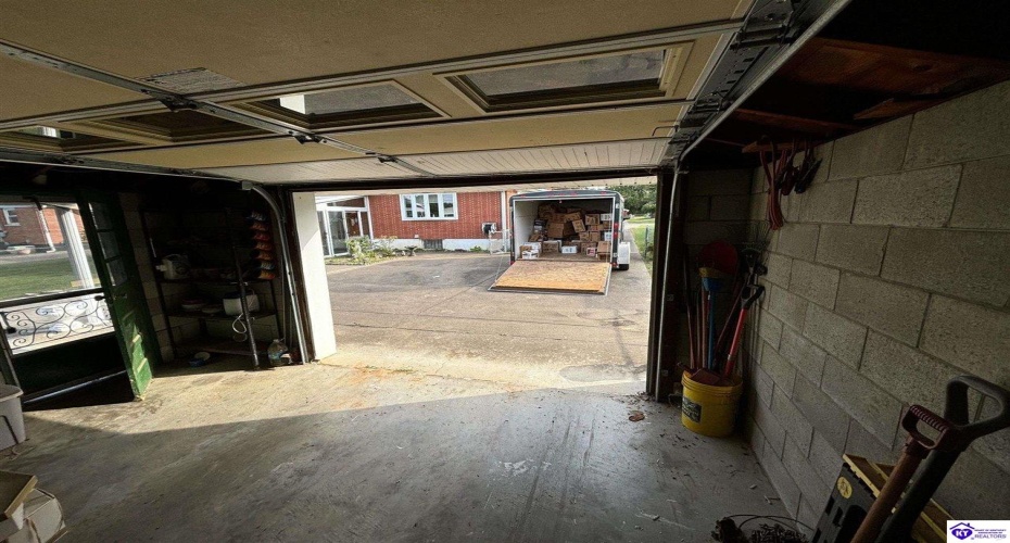 Jenny Lane, Louisville, Kentucky 40219, ,2 BathroomsBathrooms,For Sale,Jenny Lane,HK24004576