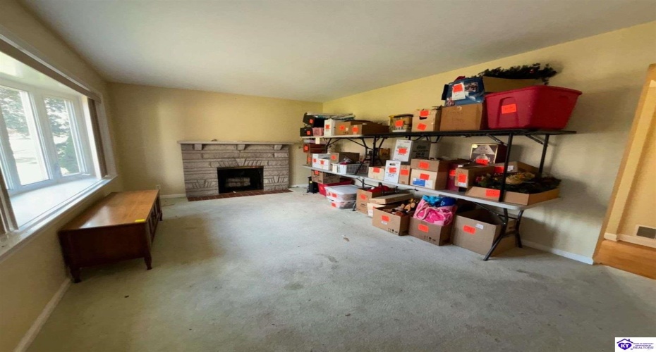 Jenny Lane, Louisville, Kentucky 40219, ,2 BathroomsBathrooms,For Sale,Jenny Lane,HK24004576