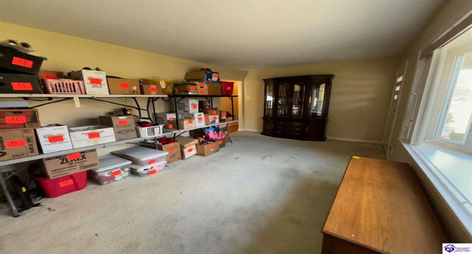 Jenny Lane, Louisville, Kentucky 40219, ,2 BathroomsBathrooms,For Sale,Jenny Lane,HK24004576