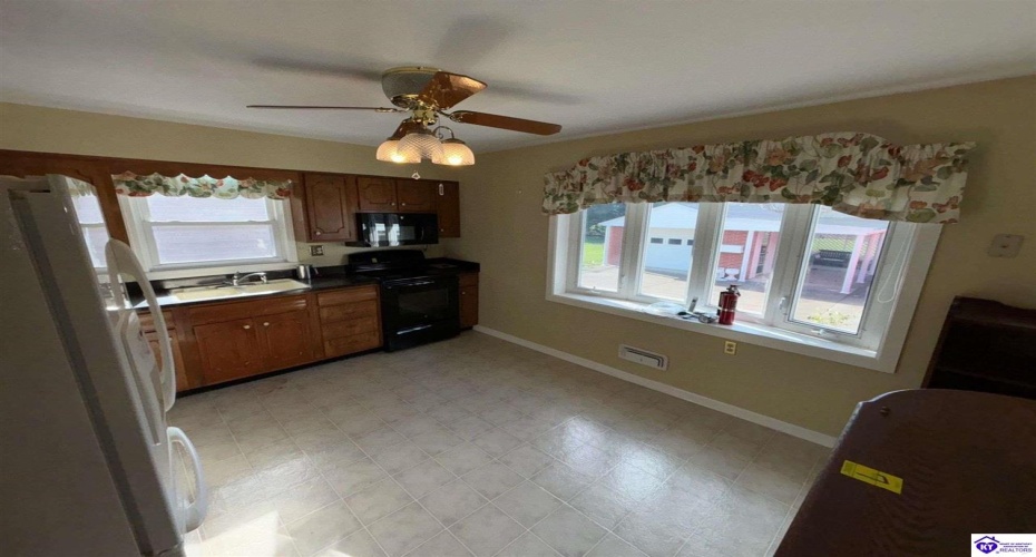 Jenny Lane, Louisville, Kentucky 40219, ,2 BathroomsBathrooms,For Sale,Jenny Lane,HK24004576