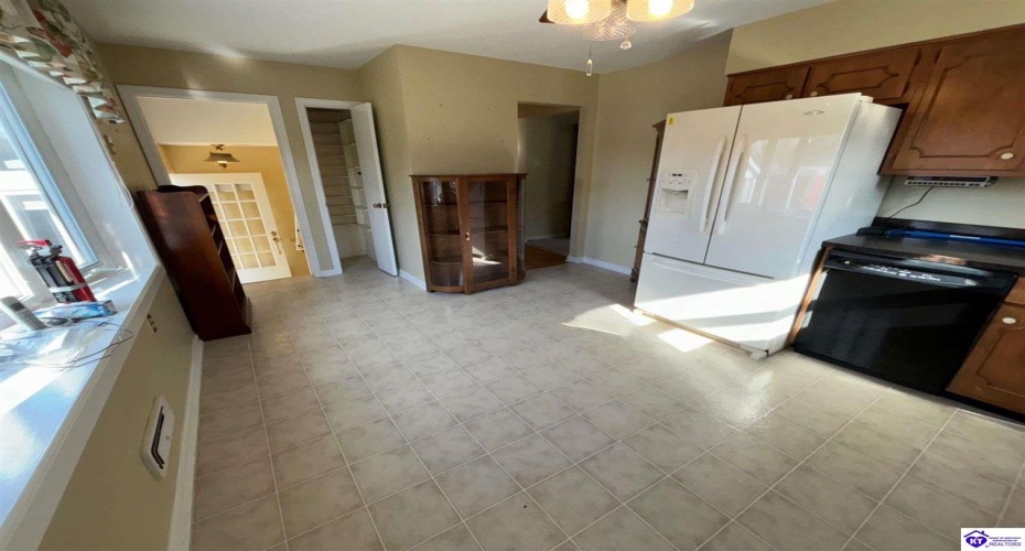 Jenny Lane, Louisville, Kentucky 40219, ,2 BathroomsBathrooms,For Sale,Jenny Lane,HK24004576