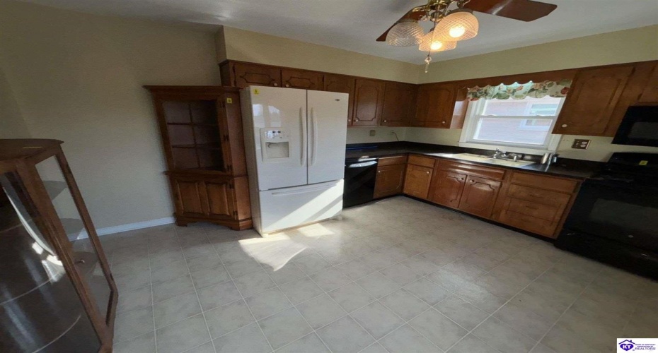 Jenny Lane, Louisville, Kentucky 40219, ,2 BathroomsBathrooms,For Sale,Jenny Lane,HK24004576