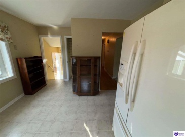 Jenny Lane, Louisville, Kentucky 40219, ,2 BathroomsBathrooms,For Sale,Jenny Lane,HK24004576