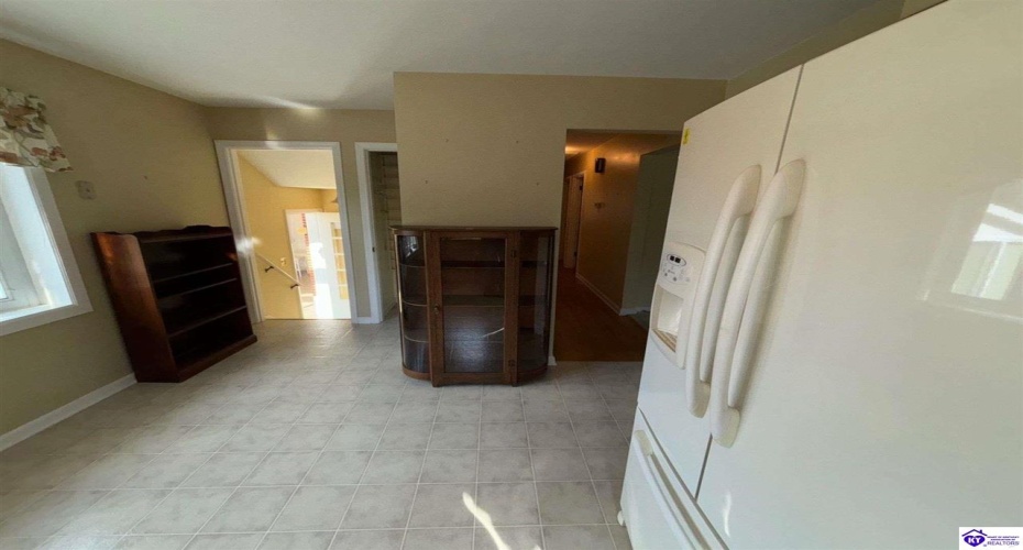 Jenny Lane, Louisville, Kentucky 40219, ,2 BathroomsBathrooms,For Sale,Jenny Lane,HK24004576