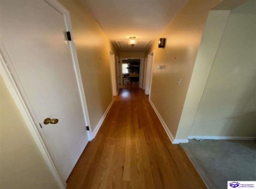 Jenny Lane, Louisville, Kentucky 40219, ,2 BathroomsBathrooms,For Sale,Jenny Lane,HK24004576