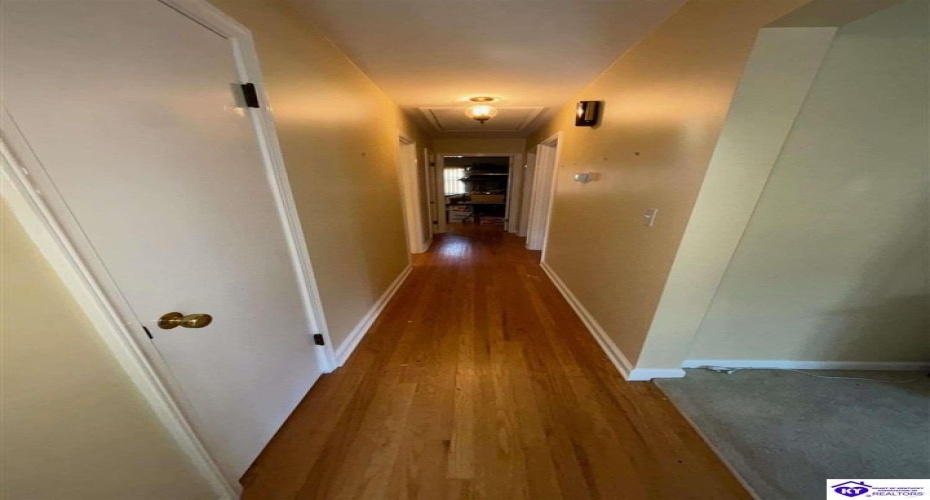 Jenny Lane, Louisville, Kentucky 40219, ,2 BathroomsBathrooms,For Sale,Jenny Lane,HK24004576