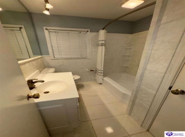 Jenny Lane, Louisville, Kentucky 40219, ,2 BathroomsBathrooms,For Sale,Jenny Lane,HK24004576