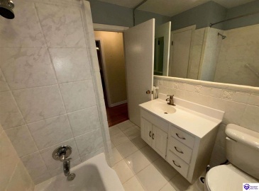 Jenny Lane, Louisville, Kentucky 40219, ,2 BathroomsBathrooms,For Sale,Jenny Lane,HK24004576