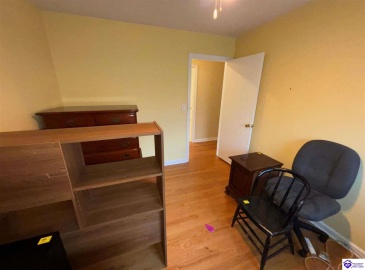 Jenny Lane, Louisville, Kentucky 40219, ,2 BathroomsBathrooms,For Sale,Jenny Lane,HK24004576