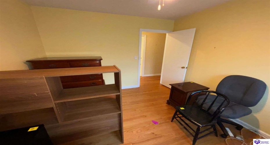 Jenny Lane, Louisville, Kentucky 40219, ,2 BathroomsBathrooms,For Sale,Jenny Lane,HK24004576