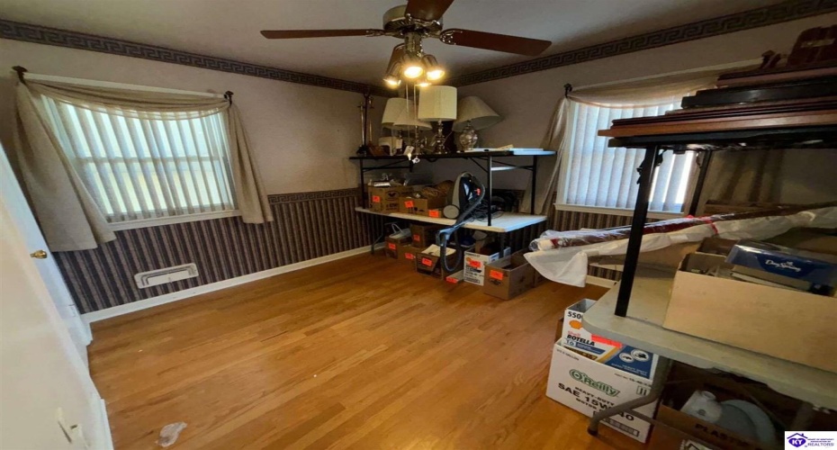 Jenny Lane, Louisville, Kentucky 40219, ,2 BathroomsBathrooms,For Sale,Jenny Lane,HK24004576