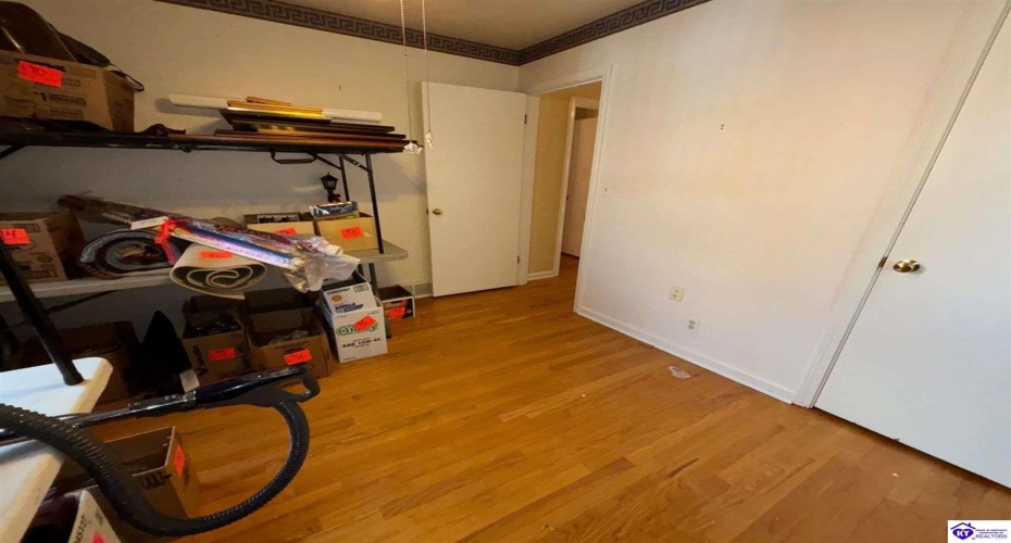 Jenny Lane, Louisville, Kentucky 40219, ,2 BathroomsBathrooms,For Sale,Jenny Lane,HK24004576