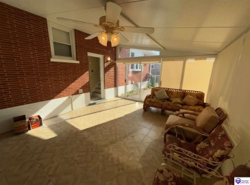 Jenny Lane, Louisville, Kentucky 40219, ,2 BathroomsBathrooms,For Sale,Jenny Lane,HK24004576