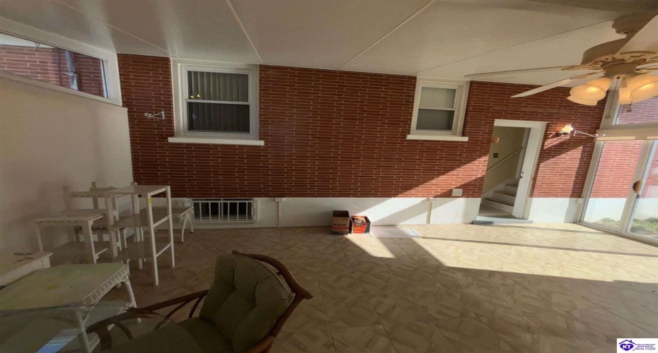 Jenny Lane, Louisville, Kentucky 40219, ,2 BathroomsBathrooms,For Sale,Jenny Lane,HK24004576